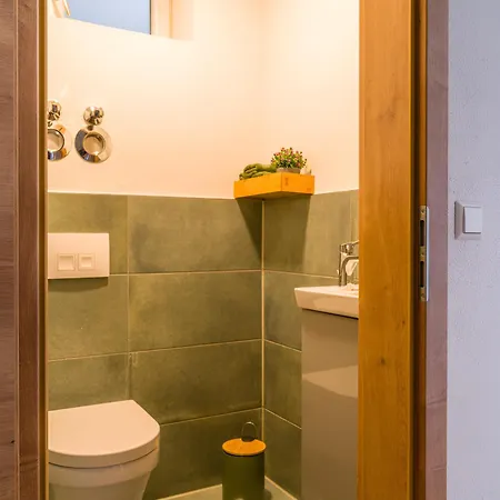 Wunderschoene Moeblierte Neuwertig 公寓