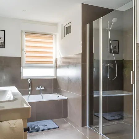 Wunderschoene Moeblierte Neuwertig 公寓 *