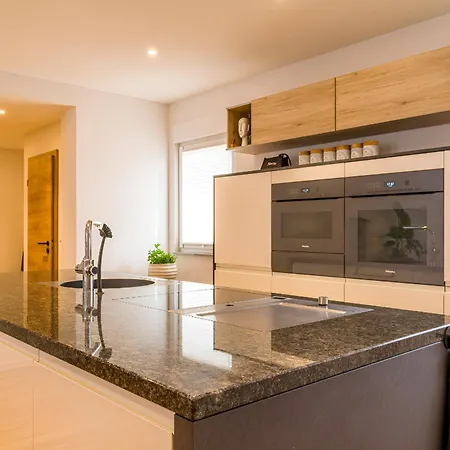 Wunderschoene Moeblierte Neuwertig * 弗里森海姆