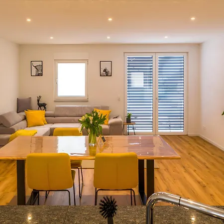 شقة Wunderschoene Moeblierte Neuwertig فريزينهايم