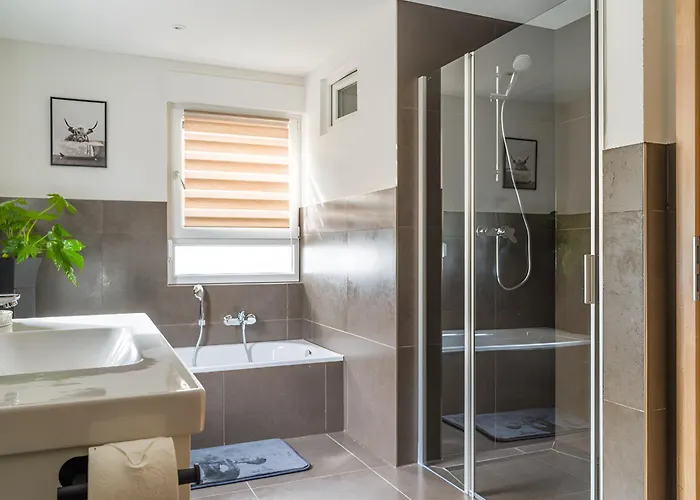 Wunderschoene Moeblierte Neuwertig شقة *