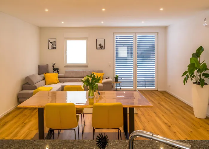 شقة Wunderschoene Moeblierte Neuwertig فريزينهايم